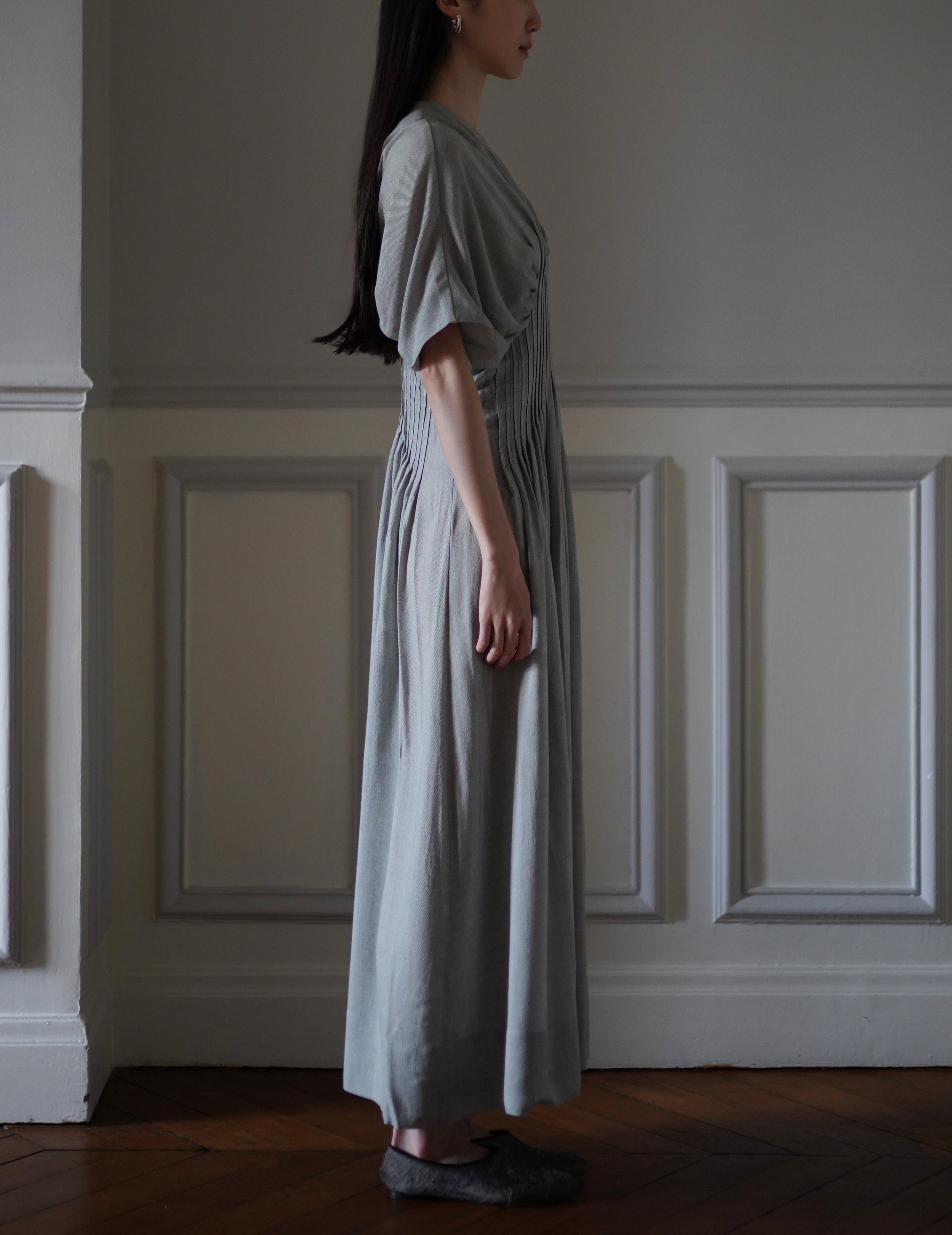 Mark Kenly Domino Tan | Dashika Dress・ Light Moss | Une