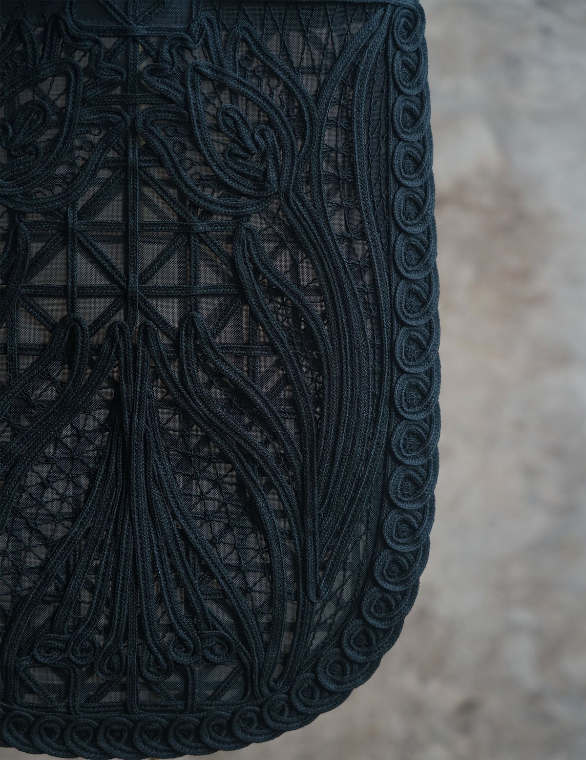 MAME KUROGOUCHI | Cording Embroidery Round Tote Bag・Black MAME KUROGOUCHI | Cording Embroidery Round Tote Bag・Black