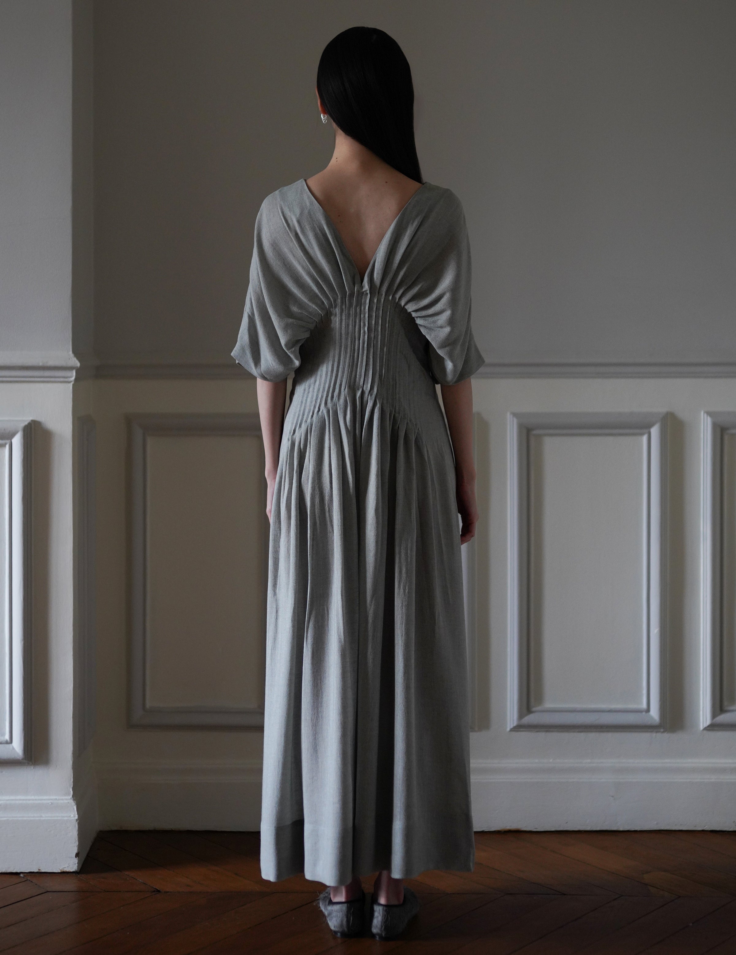 Mark Kenly Domino Tan | Dashika Dress・ Light Moss | Une