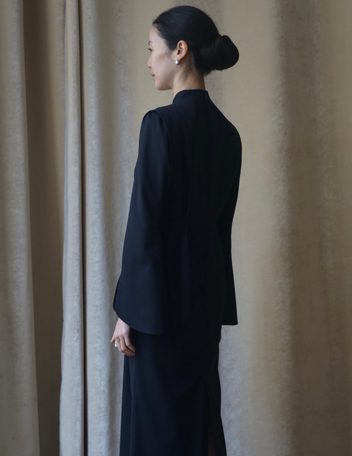 Mame Kurogouchi マメ LIGHT WOOL MAX GABADINE V-NECK DRESS Light Wool Max Gabadine V-Neck Dress - grey - Mame Kurogouchi