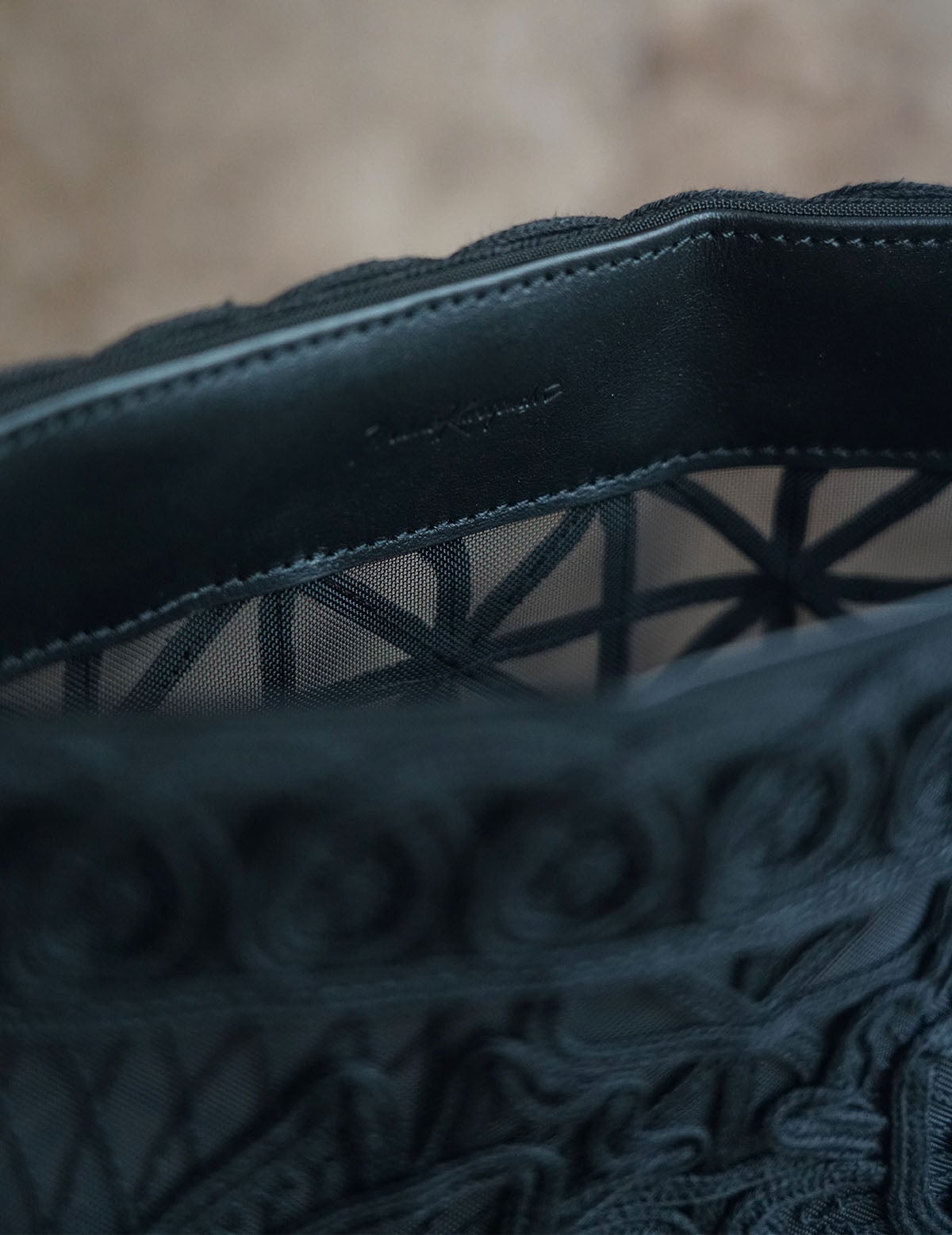 MAME KUROGOUCHI | Cording Embroidery Round Tote Bag・Black MAME KUROGOUCHI | Cording Embroidery Round Tote Bag・Black