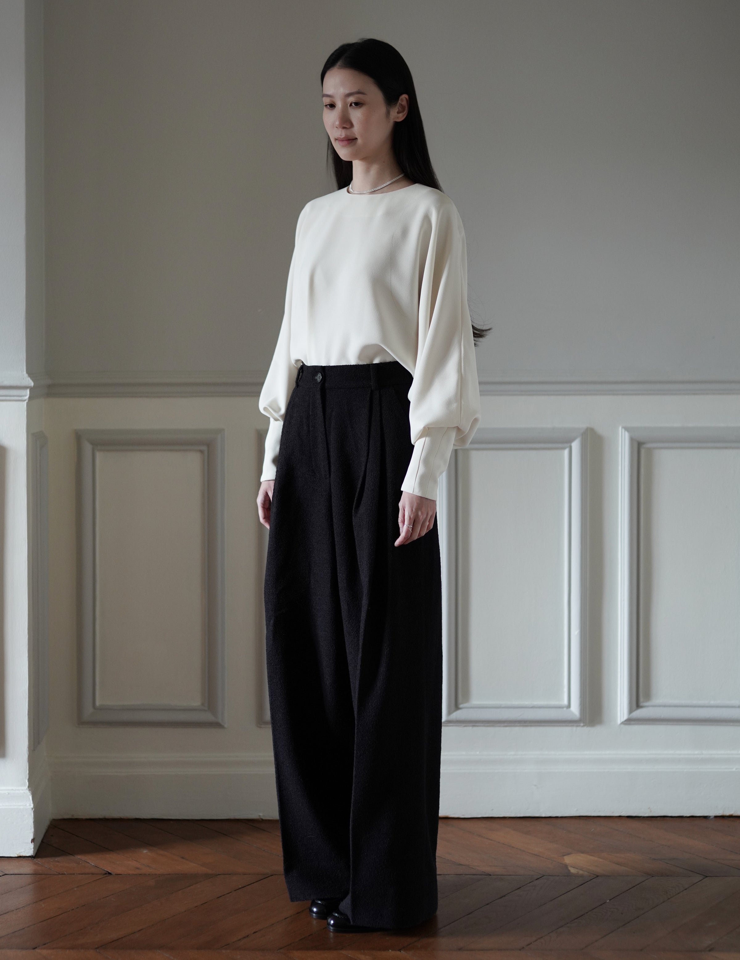 Mark Kenly Domino Tan | Daviana Dress・Black | Une Fille Aux