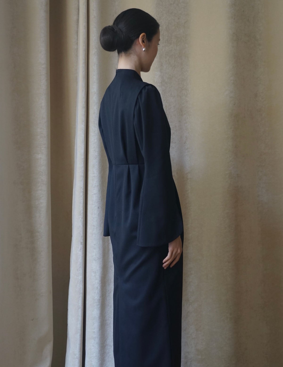 MAME KUROGOUCHI | Light Wool Max Gabadine V-Neck Dress．Navy