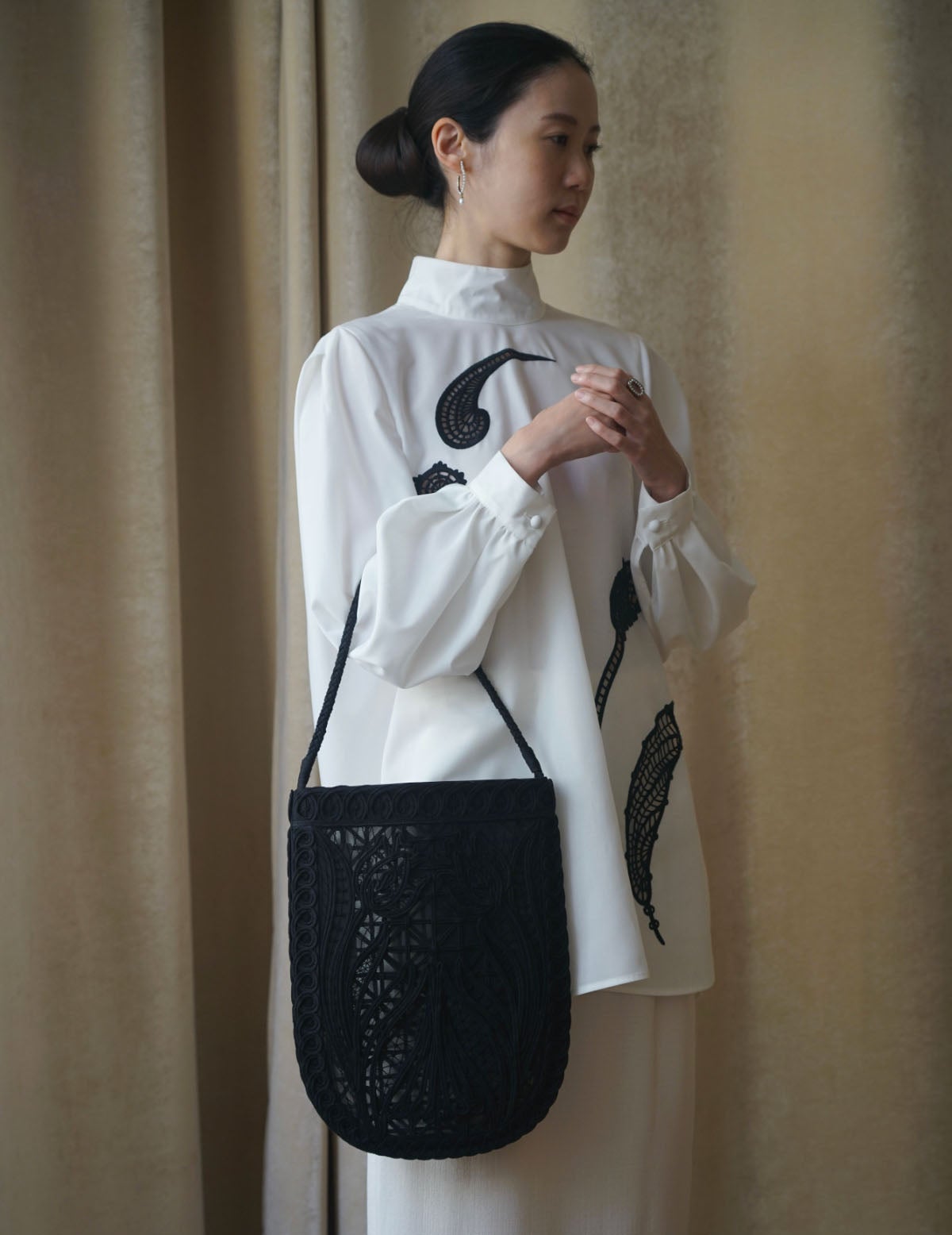 ■Mame Kurogouchi■マメ Cording Embroidery Round Tote Bag MAME KUROGOUCHI | Cording Embroidery Round Tote Bag・Black
