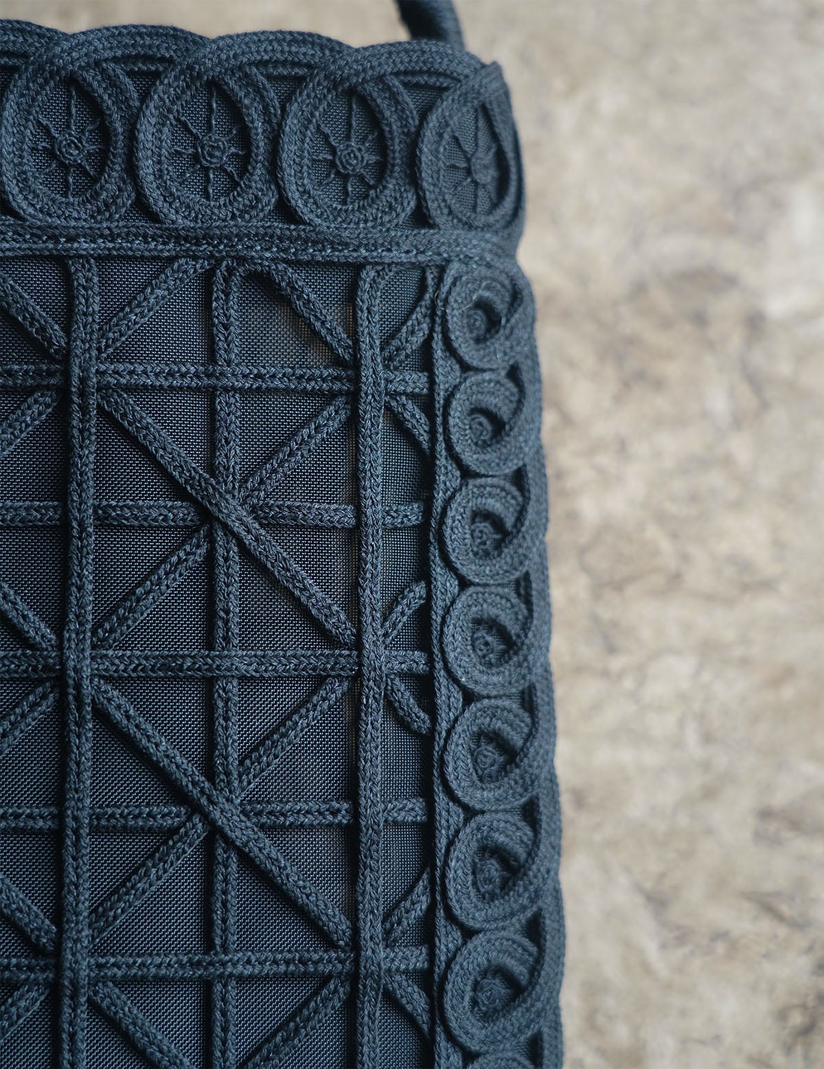 MAME KUROGOUCHI | Cording Embroidery Round Tote Bag・Black MAME KUROGOUCHI | Cording Embroidery Round Tote Bag・Black