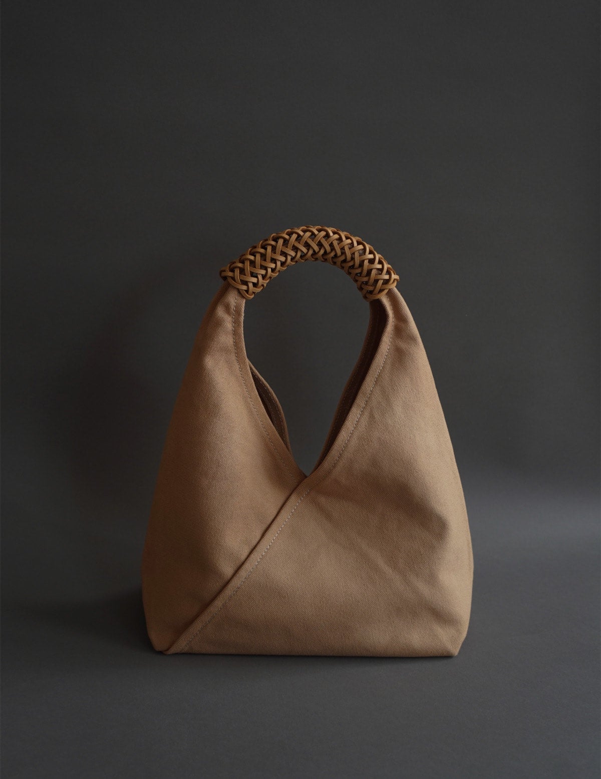 KAMARO'AN | Woven Triangle Bag - All Black - L | Une Fille Aux 