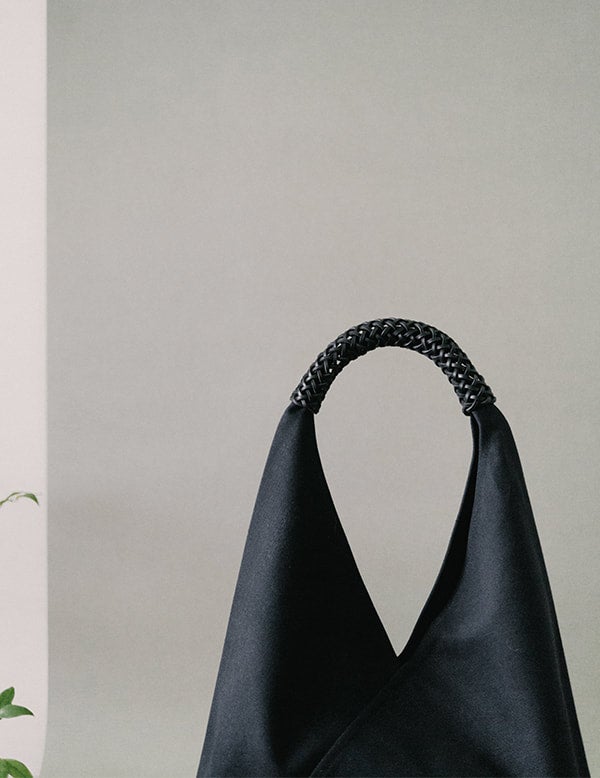 KAMARO’AN | Woven Triangle Bag - All Black - L