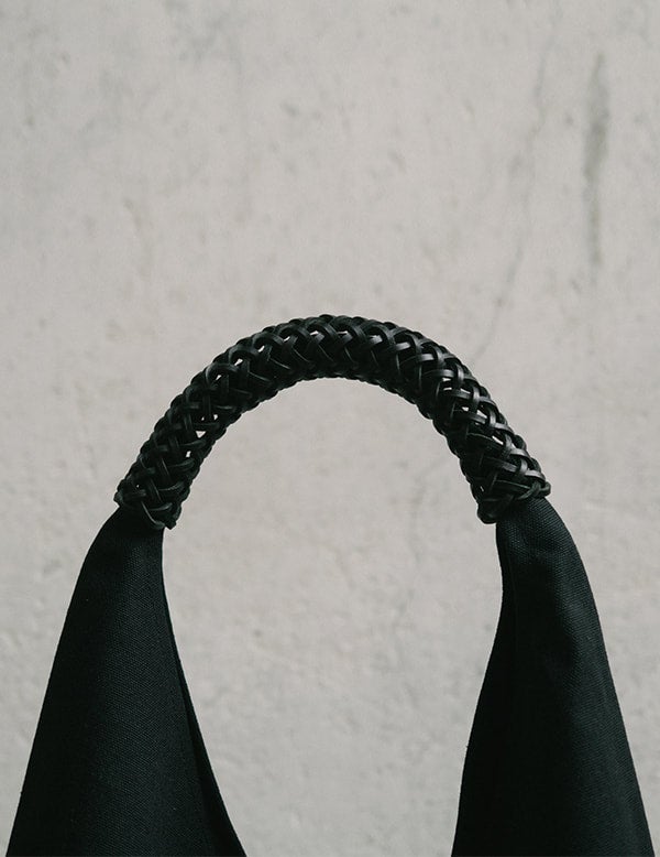 KAMARO’AN | Woven Triangle Bag - All Black - L