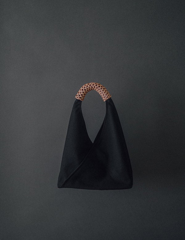 KAMARO'AN | Woven Triangle Bag - All Black - S | Une Fille Aux 